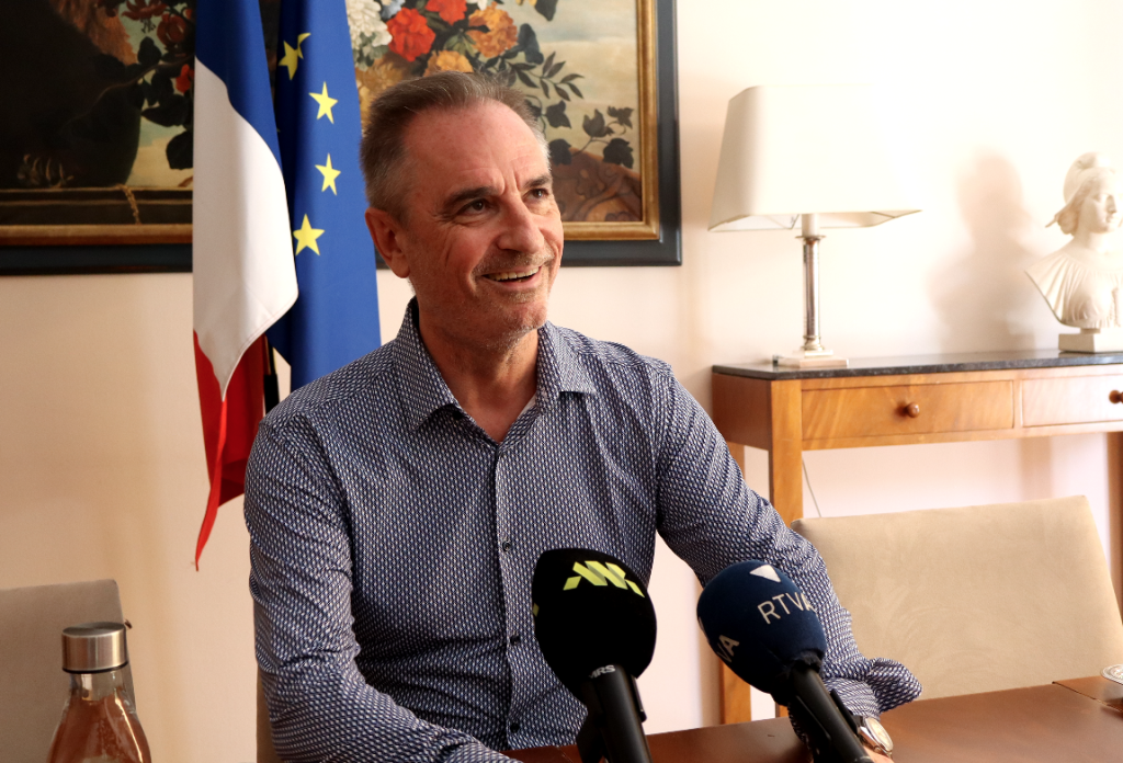 L'ambaixador francès, Nicolas Eybalin, durant l'atenció als mitjans de comunicació aquest dilluns al matí. Foto: M. F. (ANA)