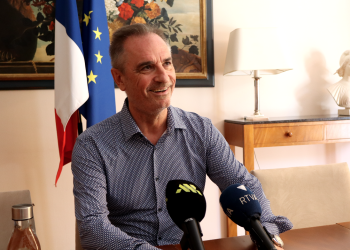 L'ambaixador francès, Nicolas Eybalin, durant l'atenció als mitjans de comunicació aquest dilluns al matí. Foto: M. F. (ANA)