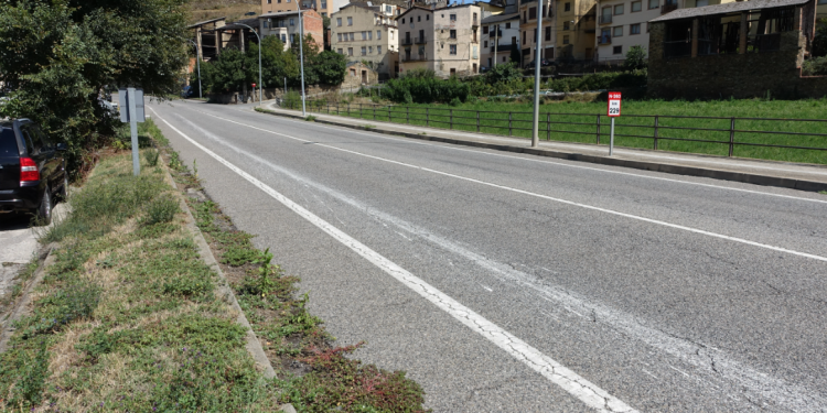 Tram de la carretera N-260 a Castellciutat on es vol ubicar el pas de vianants. Foto: RàdioSeu