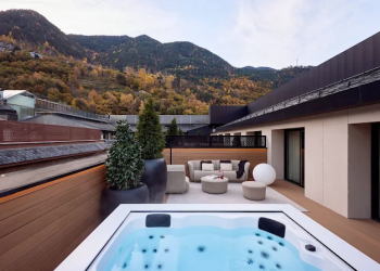 Una de les habitacions amb jacuzzi de l'hotel de Messi a Escaldes.