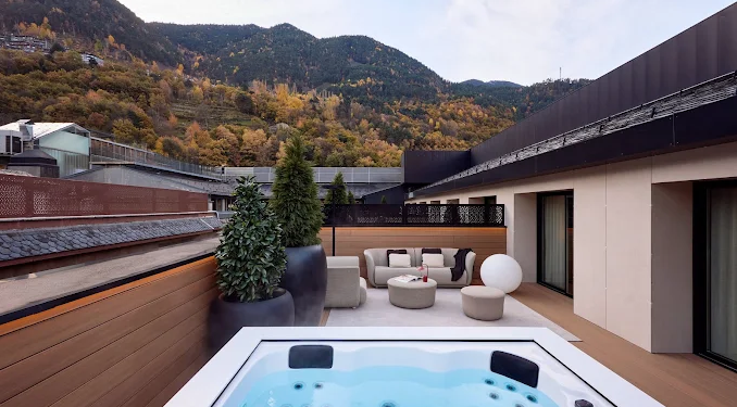 Una de les habitacions amb jacuzzi de l'hotel de Messi a Escaldes.