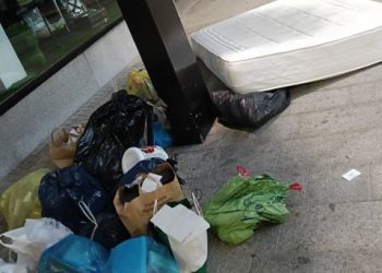 Escombraries al carrer. Foto: Andorra Denúncia