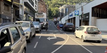 Cues al carrer de la Unió. Foto: Andorra Denúncia