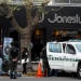 Policia argentina en un escorcoll a la casa de canvi Jonestur / LC
