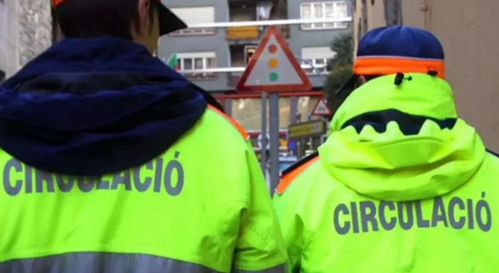 Dos agents del servei de circulació.