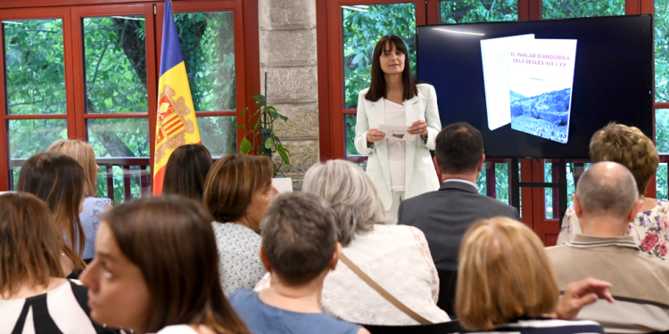 La ministra de Cultura, Joventut i Esports, Mònica Bonell, durant la presentació de la proposta.