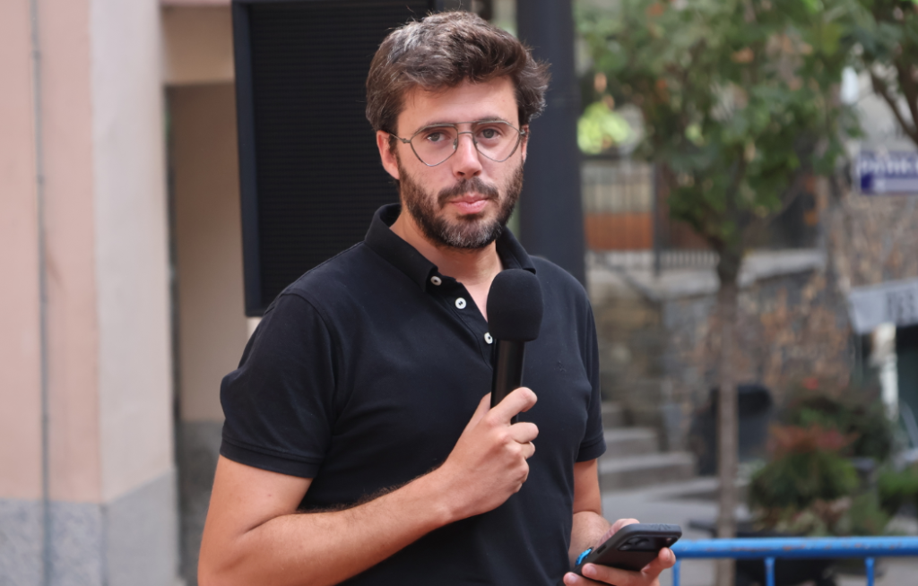 El cònsol major, Cerni Cairat, fent un discurs de festa major.
