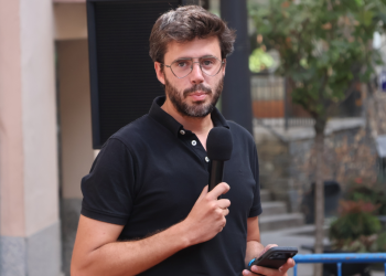 El cònsol major, Cerni Cairat, fent un discurs de festa major.