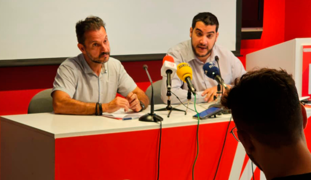 El president del PS, Pere Baró, i el candidat del PS a cap de Govern, Gerard Alís, en roda de premsa aquest dimecres.