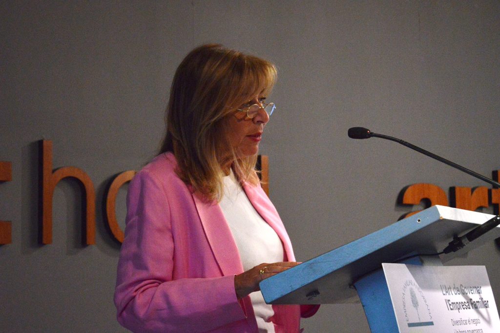 La ministra de Presidència, Economia, Treball i Habitatge, Conxita Marsol, durant la seva intervenció en el 27è cicle d'Empresa Familiar Andorrana. Foto: M. F. (ANA)