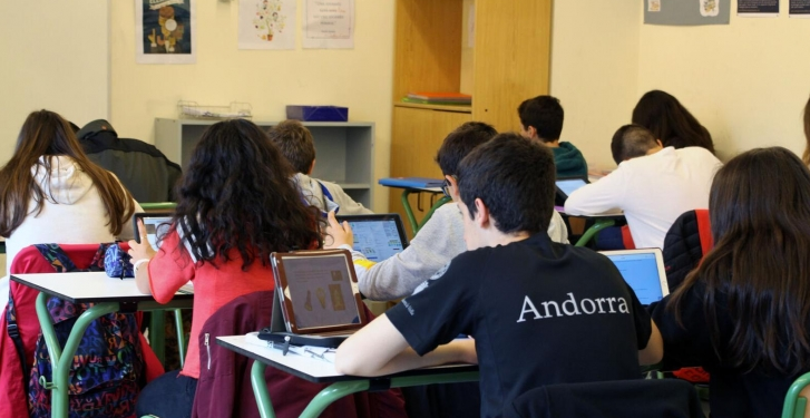 Dispositius electrònics a les aules.