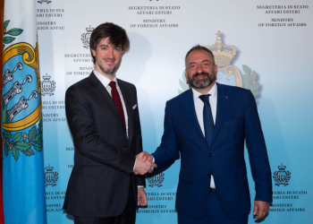 El síndic general, Carles Ensenyat, i el secretari d'Estat per als Afers Exteriors, la Cooperació Econòmica Internacional i la Transició Digital de San Marino, Luca Beccari, en una visita l'any passat.