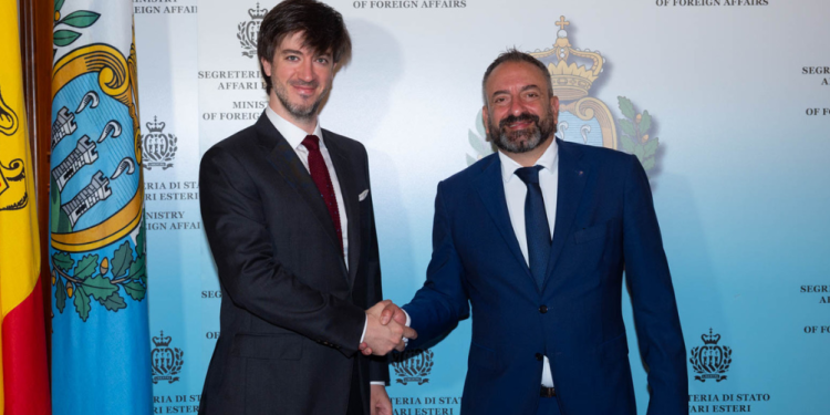 El síndic general, Carles Ensenyat, i el secretari d'Estat per als Afers Exteriors, la Cooperació Econòmica Internacional i la Transició Digital de San Marino, Luca Beccari, en una visita l'any passat.