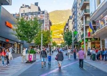 Avinguda Carlemany / Commons