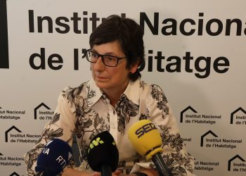 La directora de l'Institut Nacional de l'Habitatge, Marta Alberch, en la roda de premsa en les instal·lacions de l'Institut Nacional de l'Habitatge.