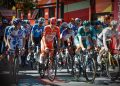 Ciclistes a l'inici de l'etapa de La Vuelta a Andorra aquest dimarts. Foto: SFGA