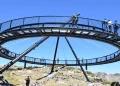 Turistes al mirador de Tristaina / Arxiu