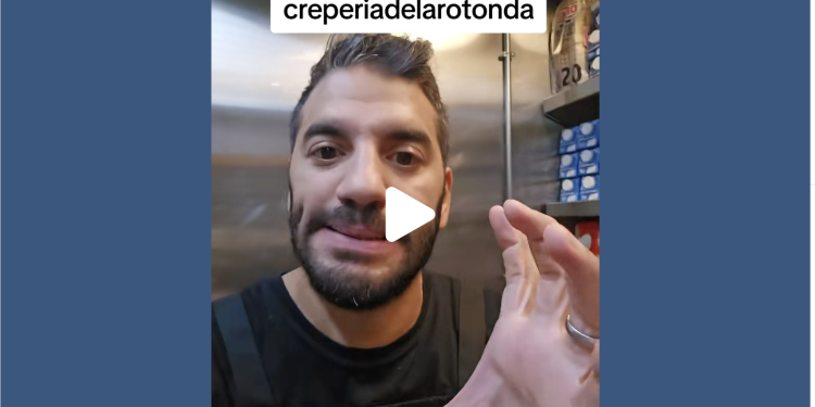 Ahmed Agharbi El Bachiri denunciant la situació / TikTok