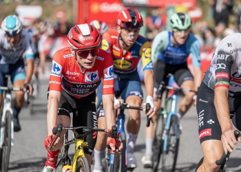 Ciclistes durant l'etapa andorrana de La Vuelta.