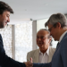 Antoni Zorzano, de blanc, en una trobada amb el Síndic i l'ambaixador ucraïnès / Consell General
