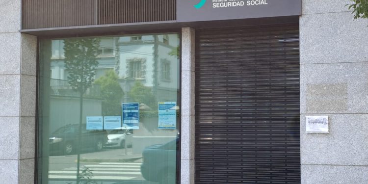 Oficina de la Seguretat Social de la Seu tancada.