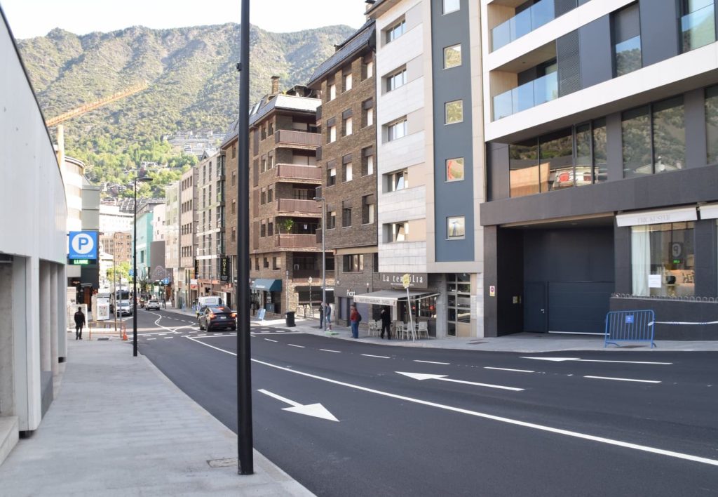 manca de papereres al carrer de la Unió