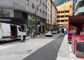 Imatge que denuncia l'obstaculització dels espais per a vianants a Andorra la Vella.