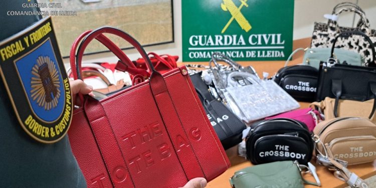 Bosses de mà interceptades per la Guàrdia Civil.