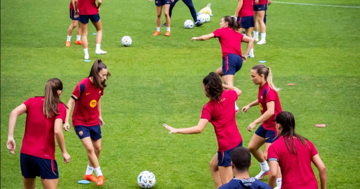 Entrenament portes obertes del FC Barcelona Femení
