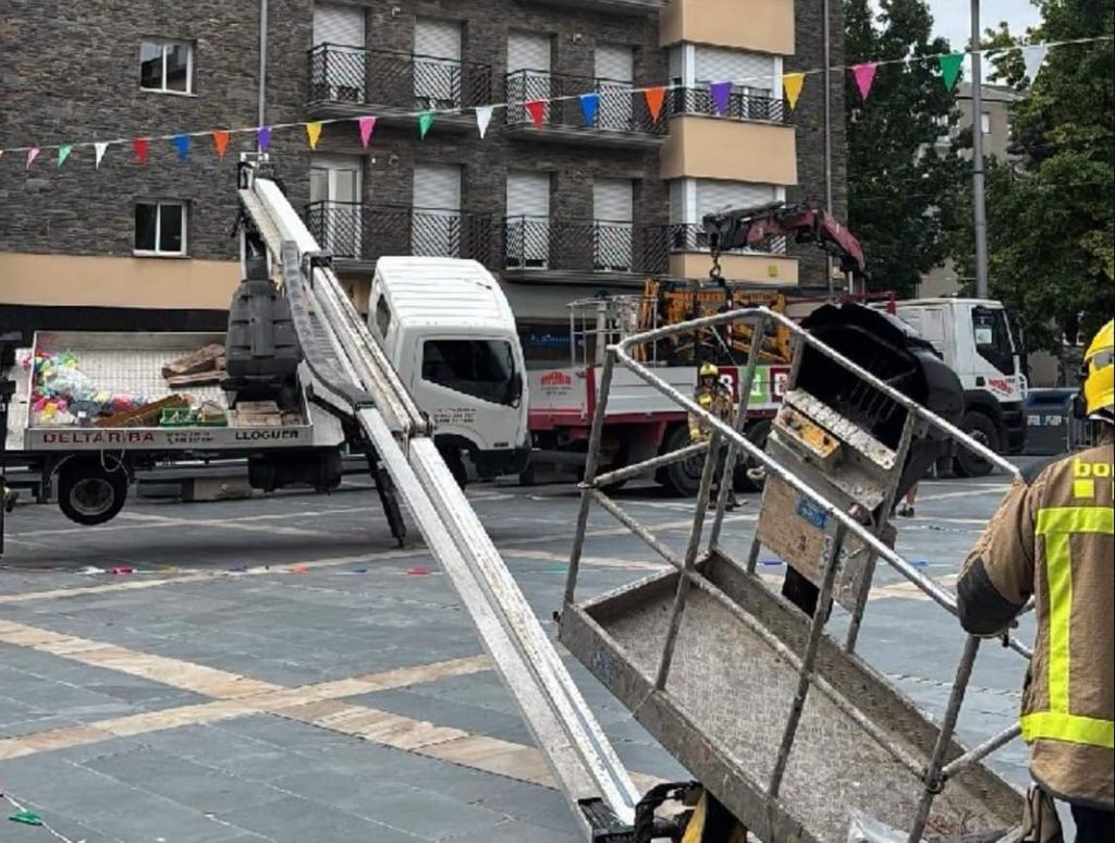 Camió bolcat amb treballadors ferits