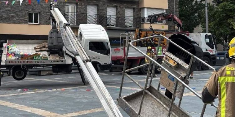 Camió bolcat amb treballadors ferits
