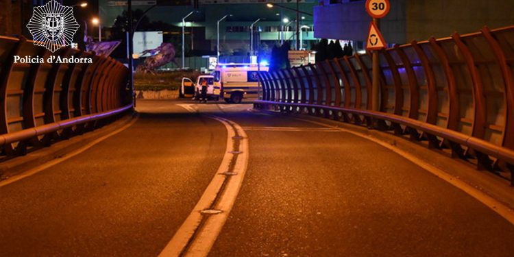 Els serveis sanitaris a la zona de l'accident. Foto: Policia d'Andorra