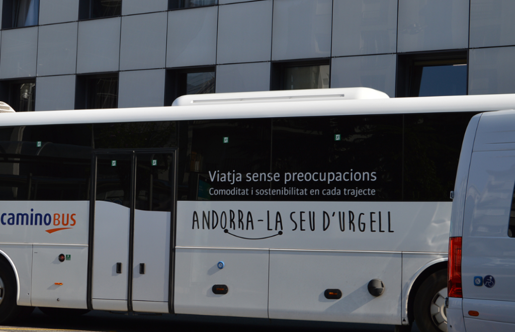 Bus que connecta la Seu amb Andorra.