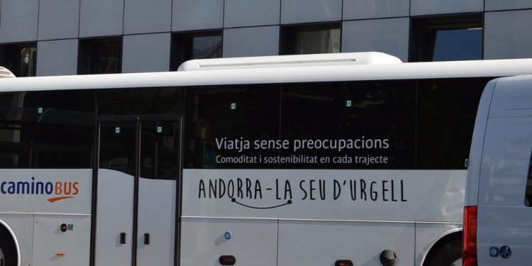Bus que connecta la Seu amb Andorra.