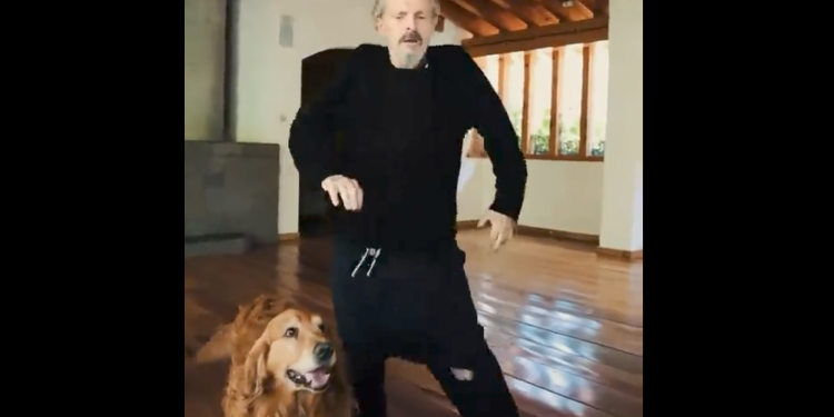 Imatge del ball de Bosé a la casa d'Andorra / X