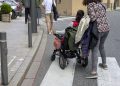 Pas de vianants no adaptat per a persones amb mobilitat reduïda a la Massana. Foto: @miquelcartro