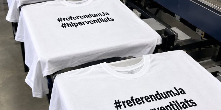 Imatge creada reivindicant el referèndum i fent referència als hiperventilats / X Landero