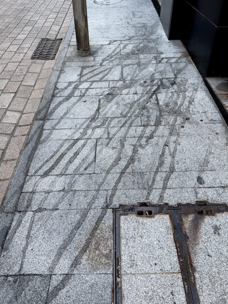 L'estat del carrer de Sant Antoni. Foto: Andorra Denúncia