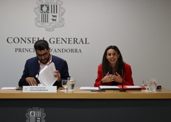 Pere Baró i Laia Moliné en roda de premsa. Foto: Consell General