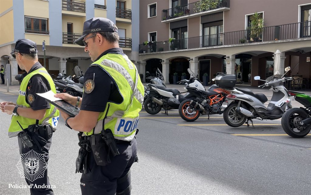 Agents de la Policia durant un control. Foto: Policia d'Andorra