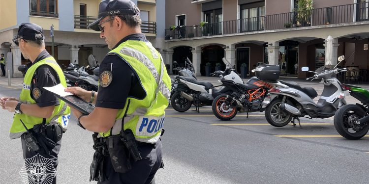 Agents de la Policia durant un control. Foto: Policia d'Andorra