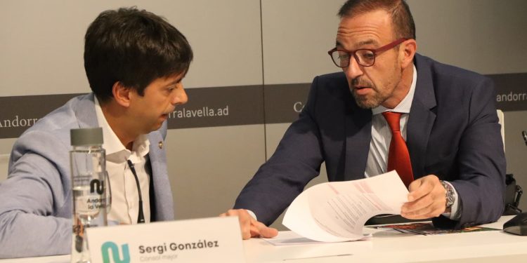 El ministre Jordi Torres i el cònsol major Sergi González