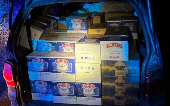Vehicle amb alcohol comissat per duaners francesos / Actu
