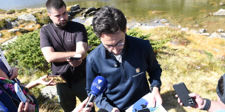 El ministre de Medi Ambient, Agricultura i Ramaderia, Guillem Casal, durant l'atenció als mitjans.