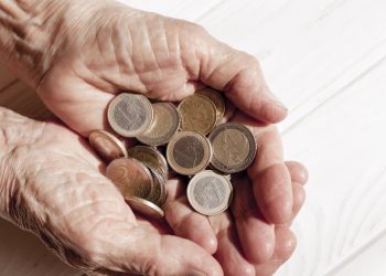 Perdre 2.000 euros l’any per només un cèntim: destapen un error matemàtic en les pensions