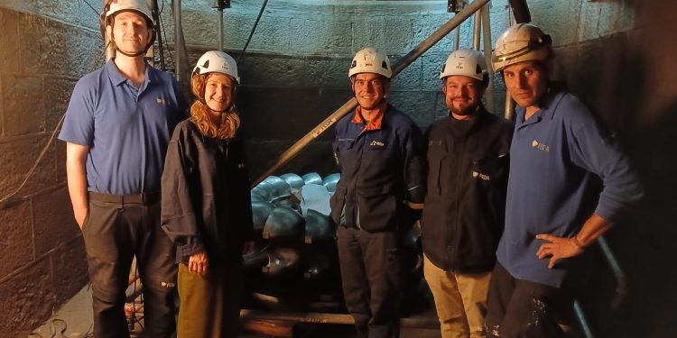 Després de sis setmanes d'aturada tècnica, la central torna a turbinar i generar electricitat un cop finalitzats els treballs de manteniment i revisió de les infraestructures. Foto: FEDA
