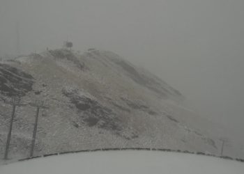 La neu ha fet acte de presència aquest diumenge al coll Blanc del Pas de la Casa / Grandvalira