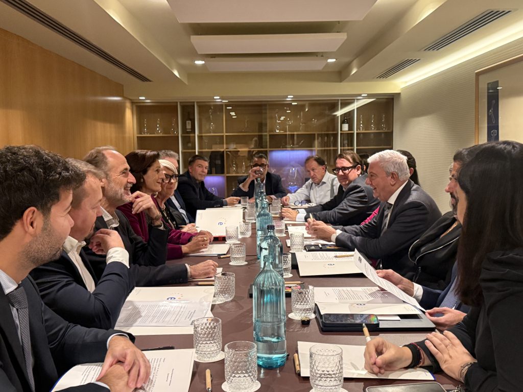 Una de les trobades del primer Fòrum Empresarial Transfronterer. Foto: CEA
