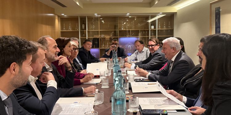 Una de les trobades del primer Fòrum Empresarial Transfronterer. Foto: CEA