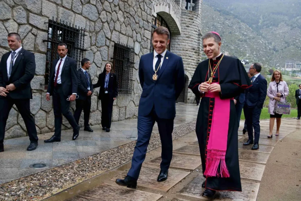 Els dos Coprínceps d'Andorra, Emmanuel Macron i Josep-Lluís Serrano Pentinat / VP